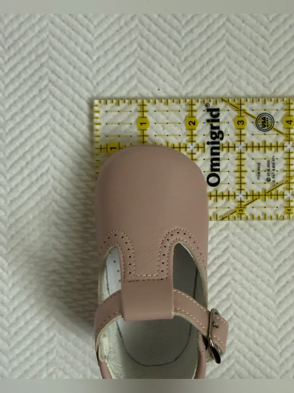 NWT Okaa Spain Leather T-Strap Baby Shoes in Pink, Size US 3/ EU 18